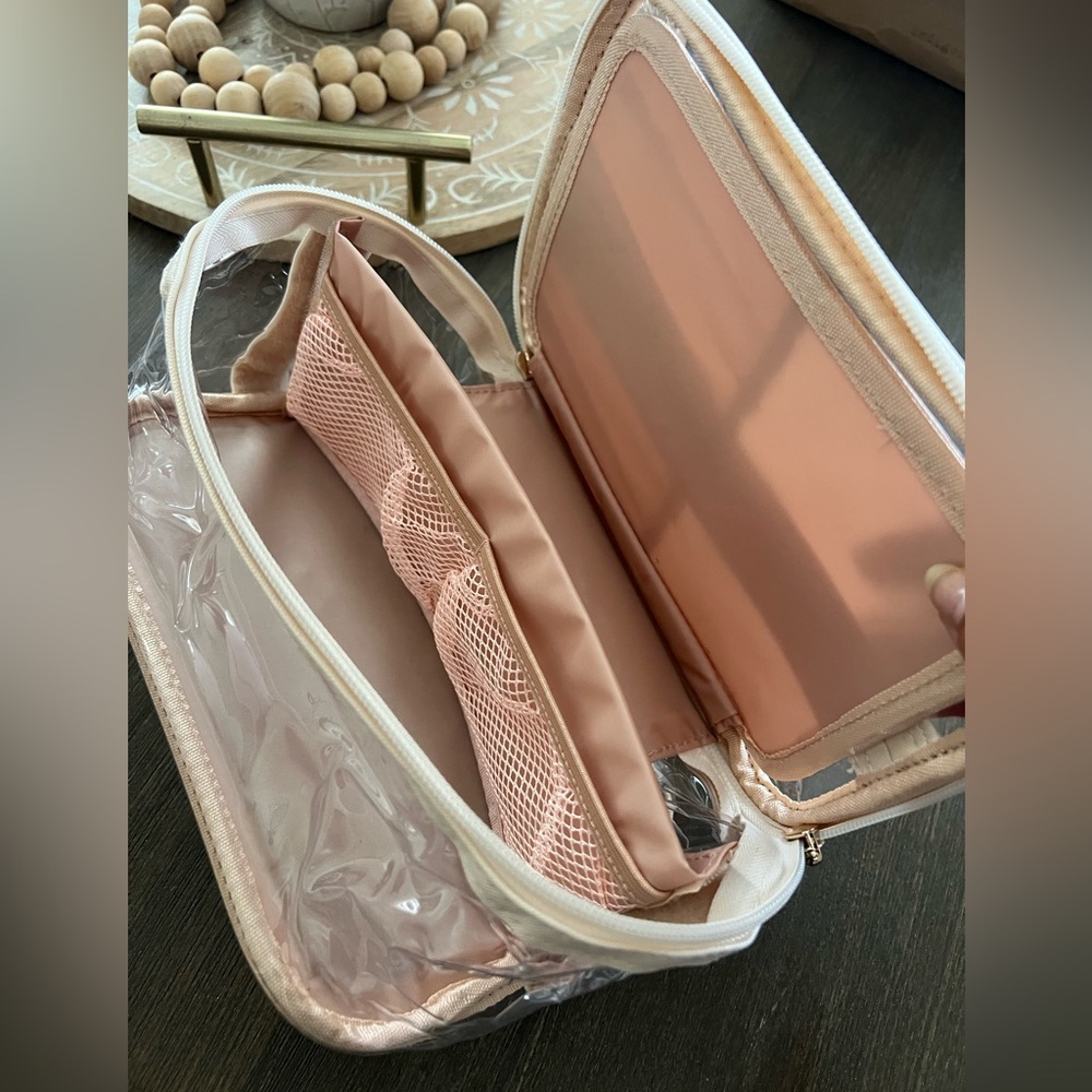 New Women's Clear Cosmetic Case bag!